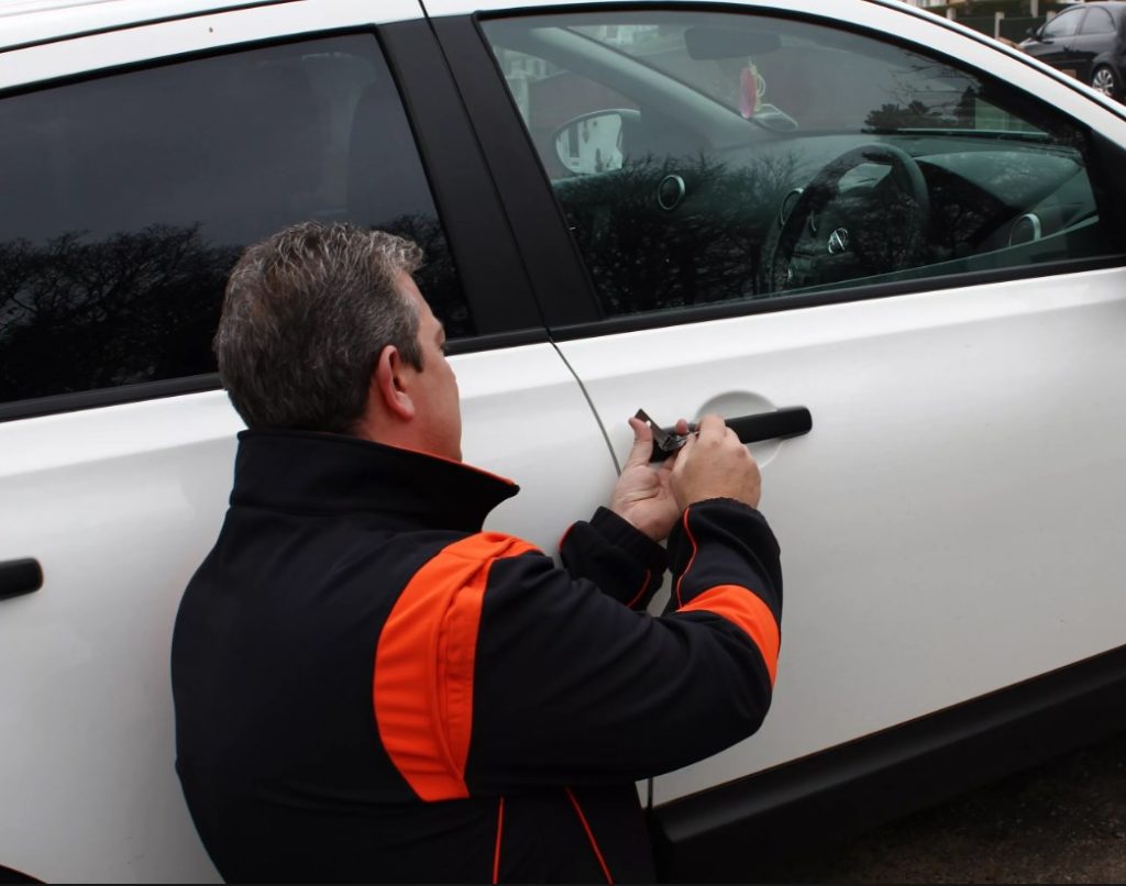 Срочное открытие дверей автомобиля в Салавате