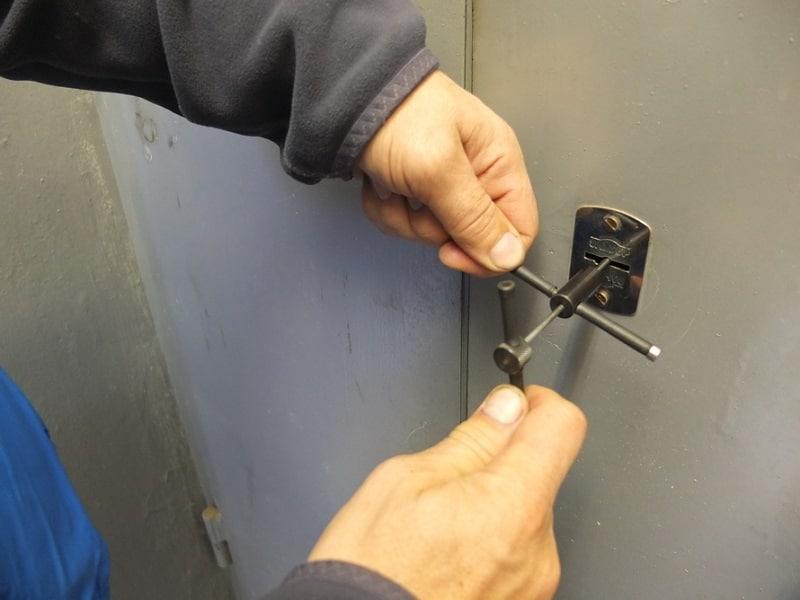 Срочное открытие замков гаража в Салавате